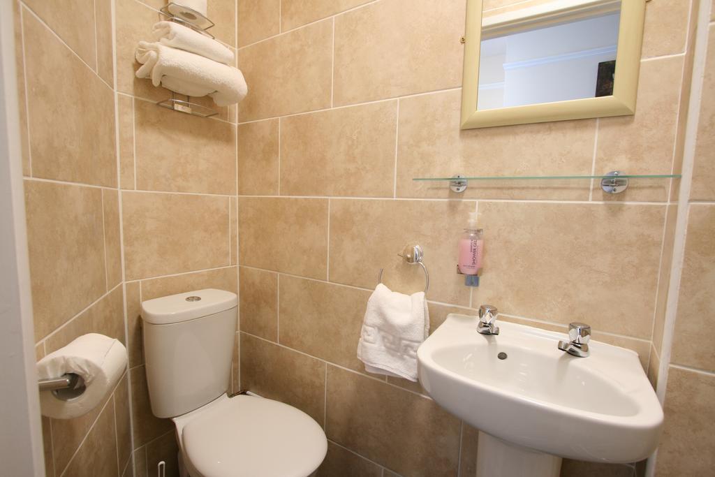 Central Hotel Cheltenham By Roomsbooked Екстер'єр фото